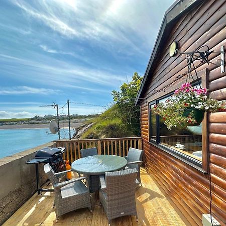 Cosy Portmor Log Cabin- Sea Views, Deck & Relaxation Malin Head エクステリア 写真