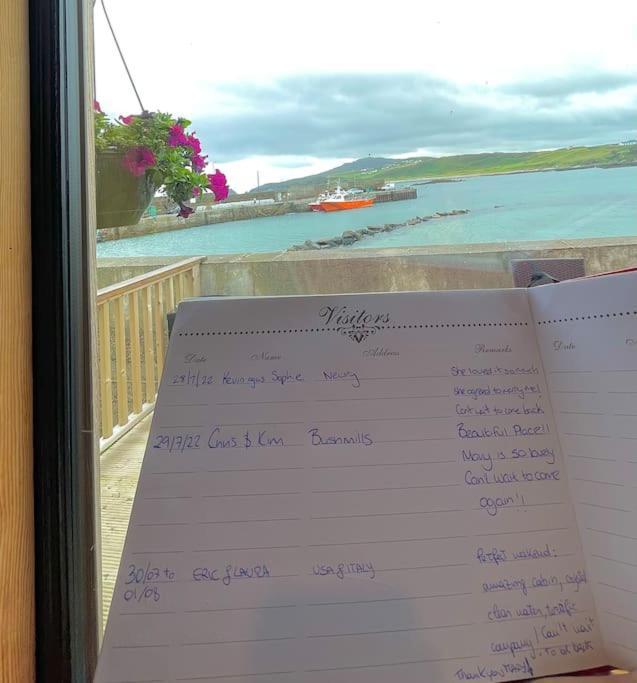 Cosy Portmor Log Cabin- Sea Views, Deck & Relaxation Malin Head エクステリア 写真