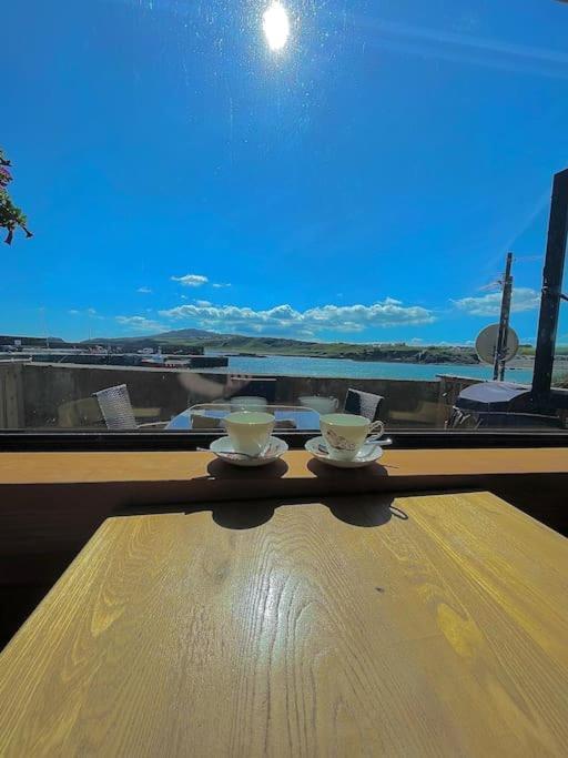 Cosy Portmor Log Cabin- Sea Views, Deck & Relaxation Malin Head エクステリア 写真