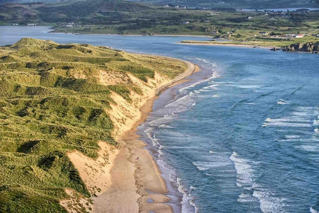 Cosy Portmor Log Cabin- Sea Views, Deck & Relaxation Malin Head エクステリア 写真
