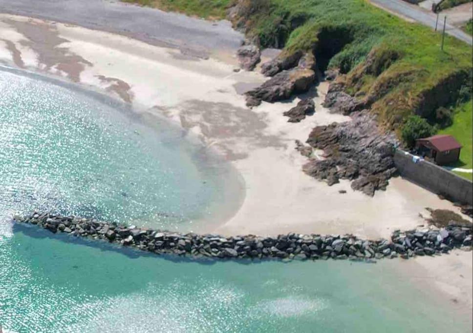 Cosy Portmor Log Cabin- Sea Views, Deck & Relaxation Malin Head エクステリア 写真