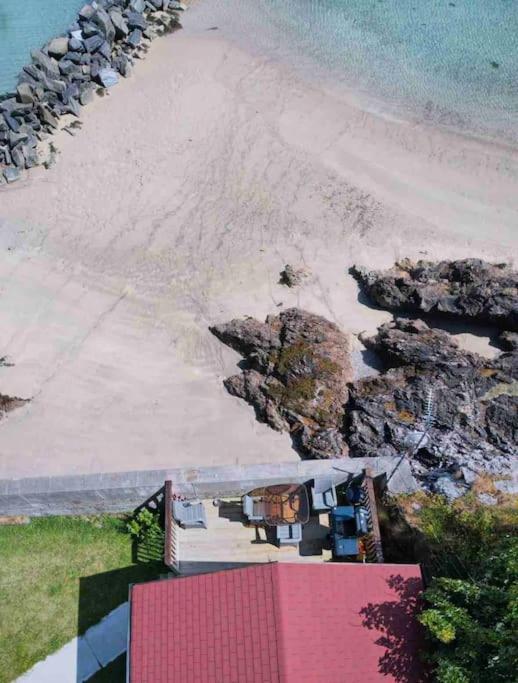 Cosy Portmor Log Cabin- Sea Views, Deck & Relaxation Malin Head エクステリア 写真