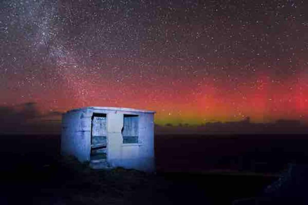 Cosy Portmor Log Cabin- Sea Views, Deck & Relaxation Malin Head エクステリア 写真
