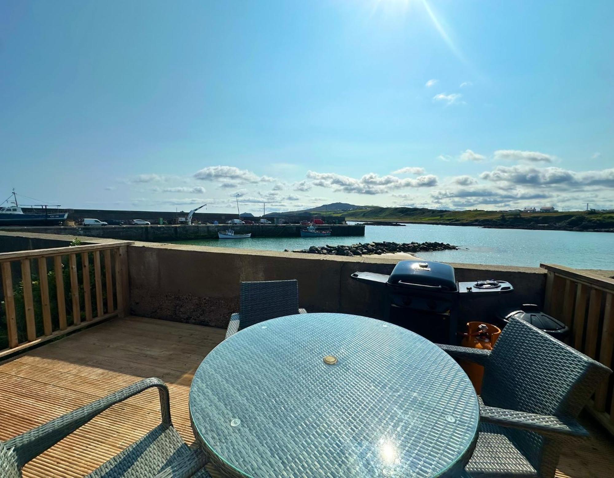 Cosy Portmor Log Cabin- Sea Views, Deck & Relaxation Malin Head エクステリア 写真