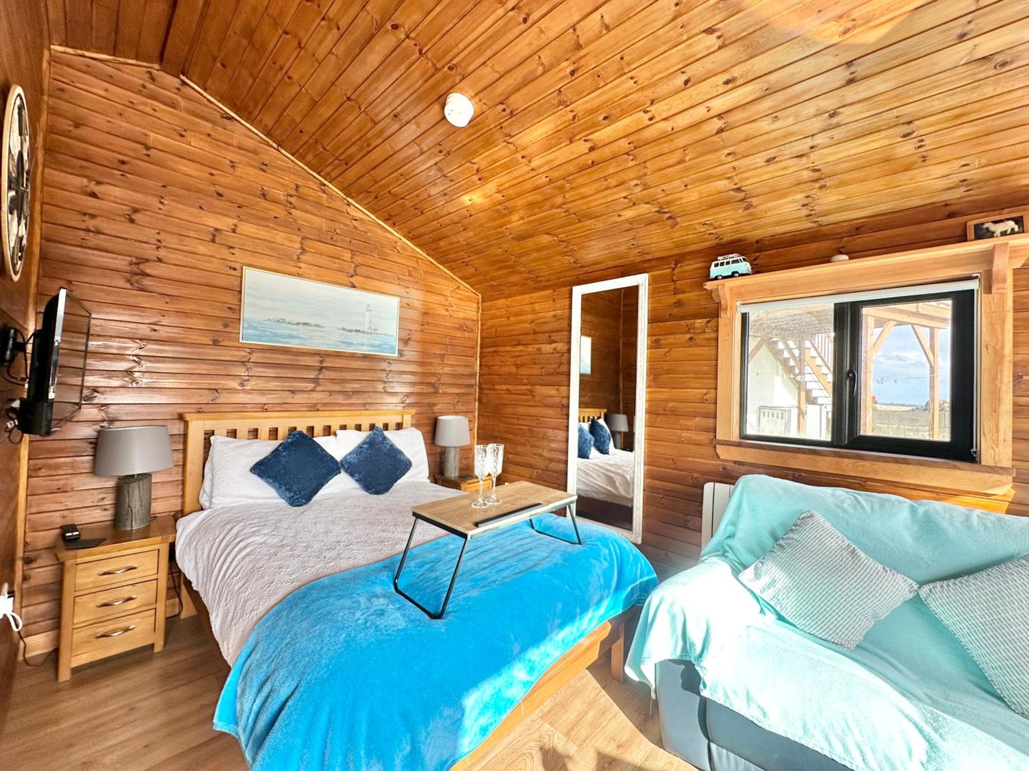 Cosy Portmor Log Cabin- Sea Views, Deck & Relaxation Malin Head エクステリア 写真